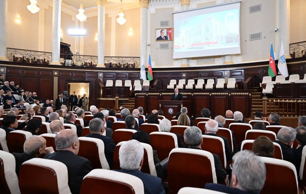 Prezident İlham Əliyev: “Elm iqtisadiyyatla, sənaye ilə sıx bağlı olmalıdır” 3