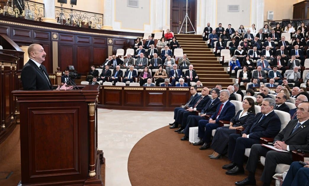 Prezident İlham Əliyev: “Elm iqtisadiyyatla, sənaye ilə sıx bağlı olmalıdır” 2