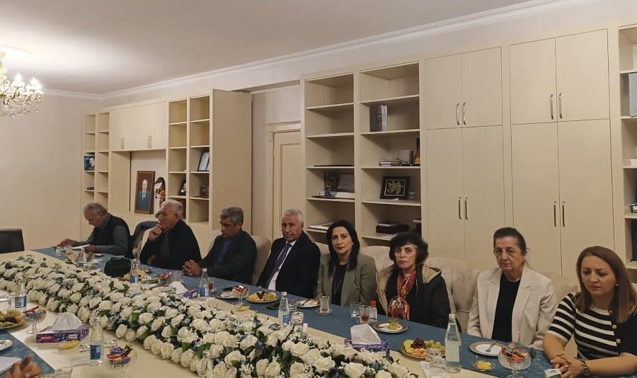 İqtisadiyyat İnstitutunun bir qrup əməkdaşı Neft-Kimya Prosesləri İnstitutunda olub 3