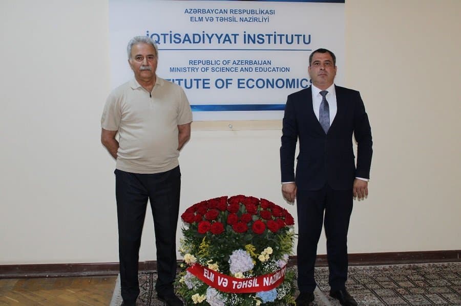 Elm və Təhsil Nazirliyi Nazim Müzəffərlini 70 illik yubileyi münasibəti ilə təbrik edib