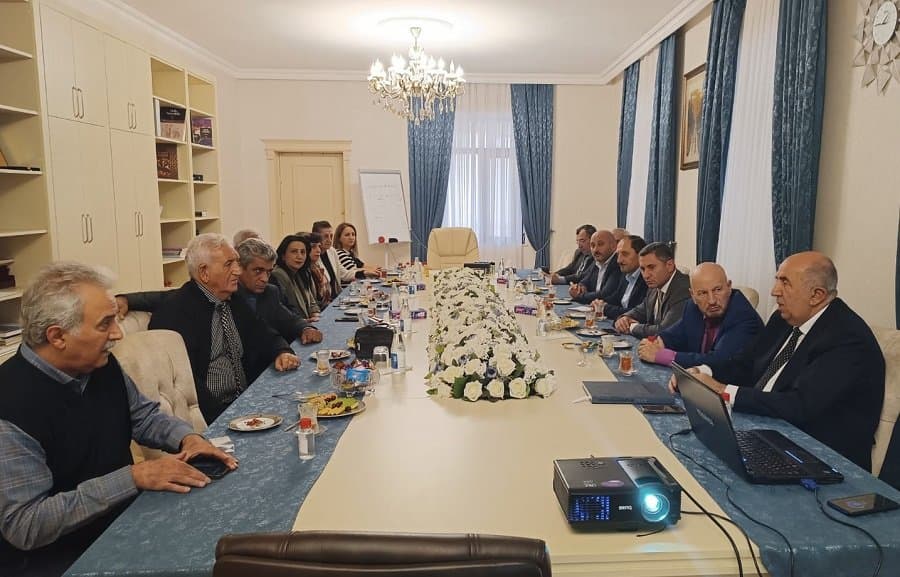 İqtisadiyyat İnstitutunun bir qrup əməkdaşı Neft-Kimya Prosesləri İnstitutunda olub