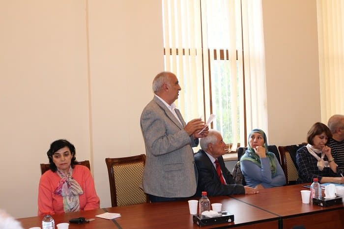 “Kreativ iqtisadiyyat” Diskussiya Klubunda Bank Tədris Mərkəzinin direktoru Cavanşir Abdullayevin təqdimatı 16.10.2015. 11