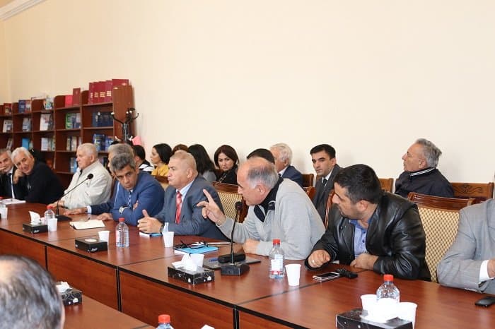 “Kreativ iqtisadiyyat” Diskussiya Klubunda Bank Tədris Mərkəzinin direktoru Cavanşir Abdullayevin təqdimatı 16.10.2015. 5