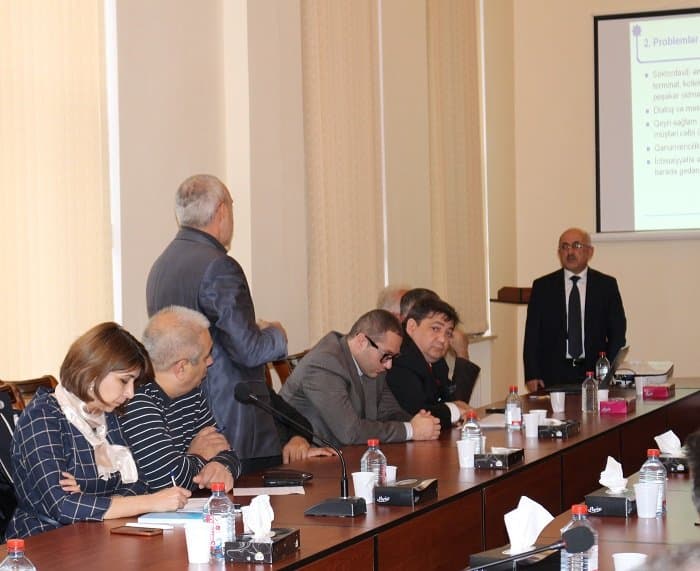 “Kreativ iqtisadiyyat” Diskussiya Klubunda Bank Tədris Mərkəzinin direktoru Cavanşir Abdullayevin təqdimatı 16.10.2015. 9