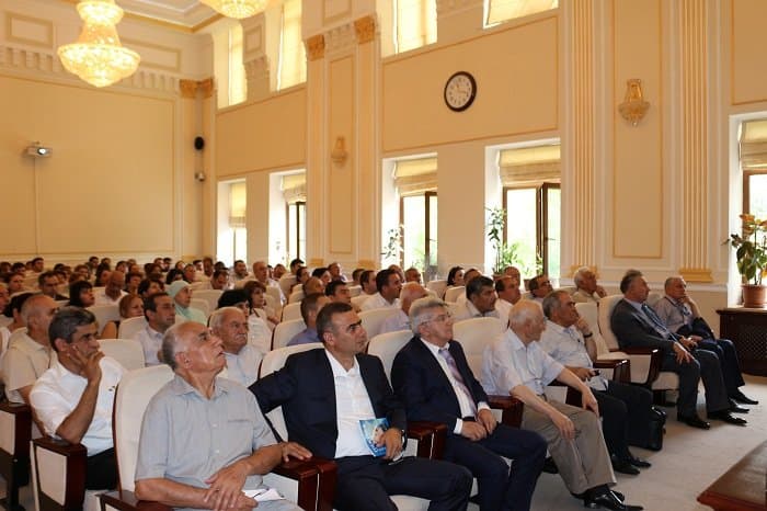 AMEA İctimai Elmlər Bölməsi ilə İqtisadiyyat İnstitutunun Elmi Şurasının birgə iclası 10.07.2015 4