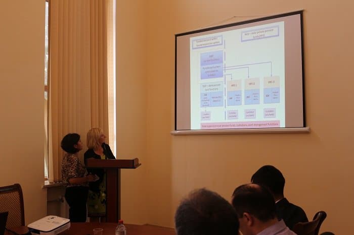 Latviyalı ekspertlərlə birgə qanun layihələrinin müzakirəsi 08.10.2015 4