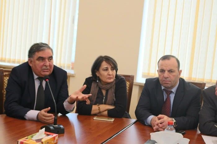 Azərbaycanda ixracın və investisiyaların təşviqi problemləri müzakirə olundu 18.02.2016 7