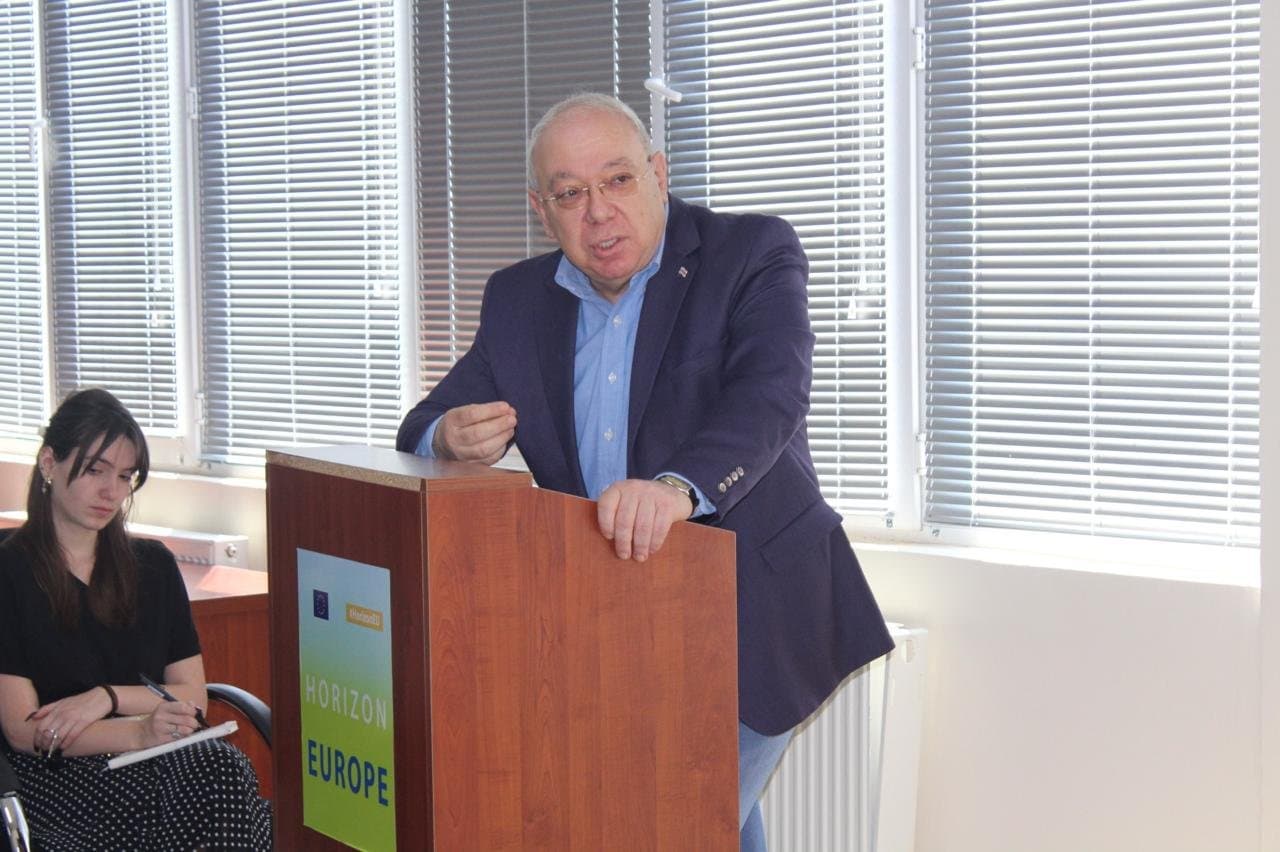 Professor Nazim Müzəffərli Suxumi Dövlət Universitetində professor-müəllim heyətinə mühazirə oxuyub 6