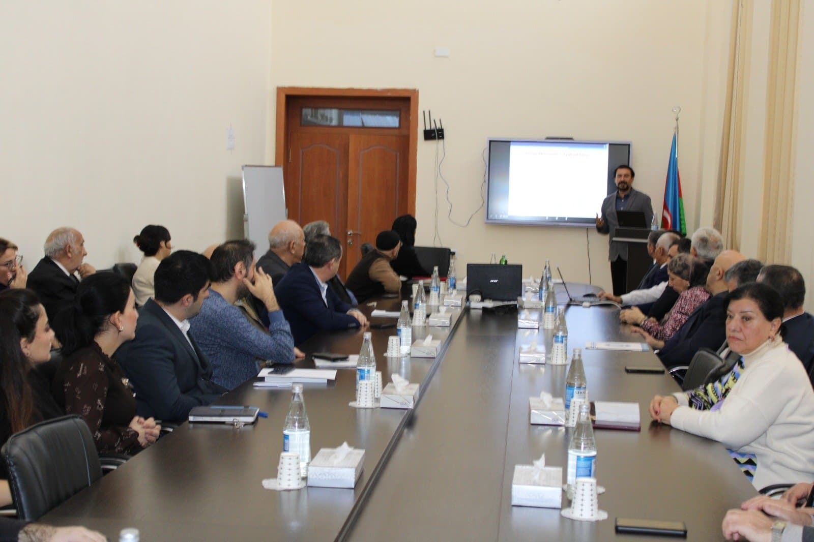 Türkiyənin Ege Universitetinin dosenti İqtisadiyyat İnstitutunun elmi seminarında çıxış edib