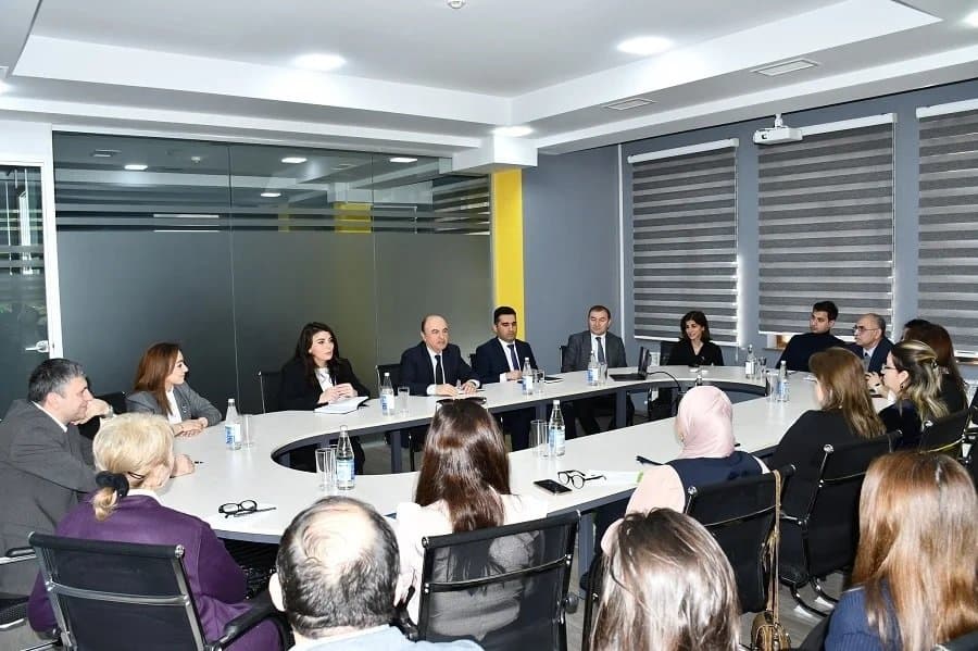Elmi müəssisələrin ictimaiyyətlə əlaqələr üzrə nümayəndələri ilə görüş keçirilib