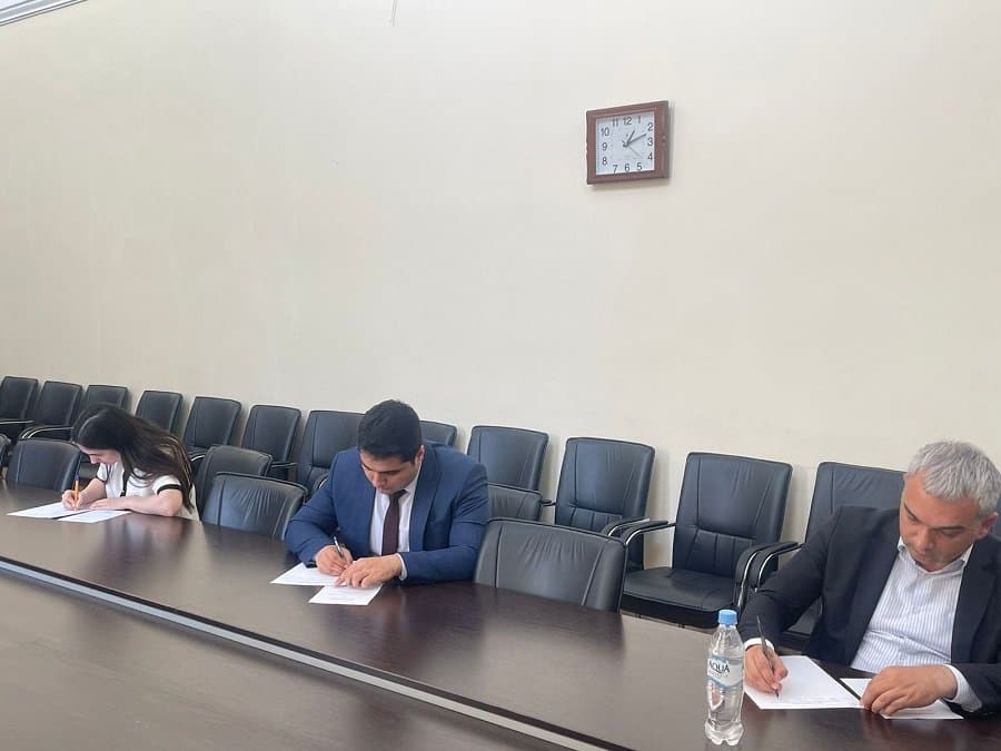 İqtisadiyyat İnstitutunda ixtisas fənləri üzrə yaz imtahan sessiyası keçirilib 3
