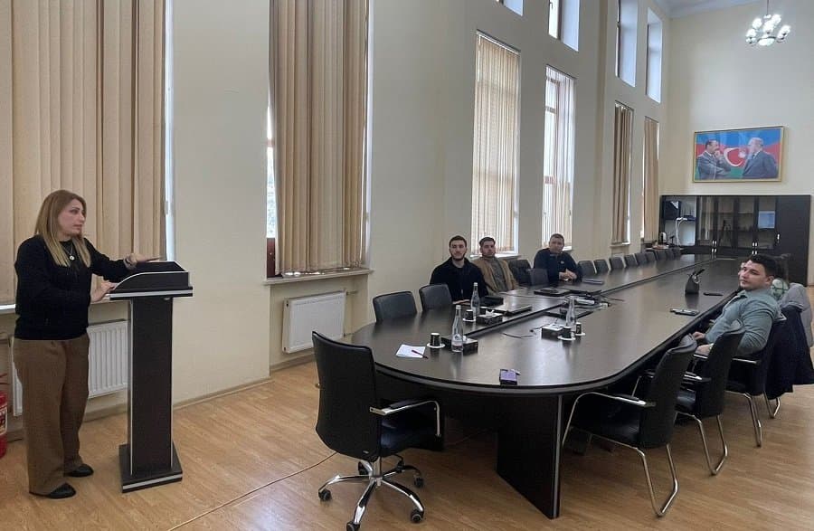 Магистранты Бакинского университета бизнеса проходят научную стажировку в Институте Экономики 2