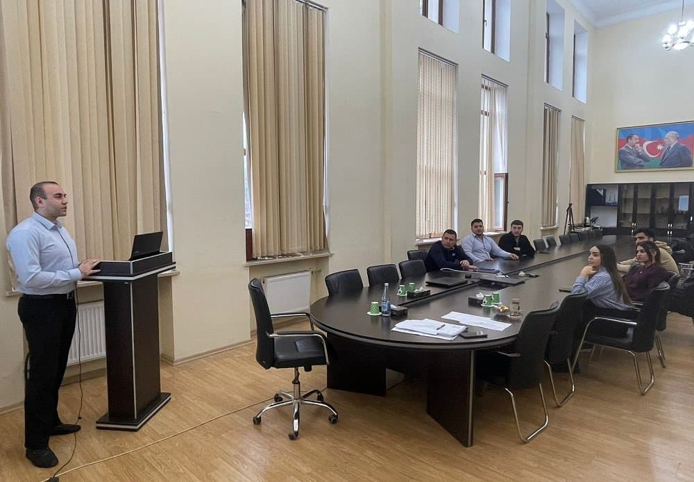 Магистранты Бакинского университета бизнеса проходят научную стажировку в Институте Экономики 5