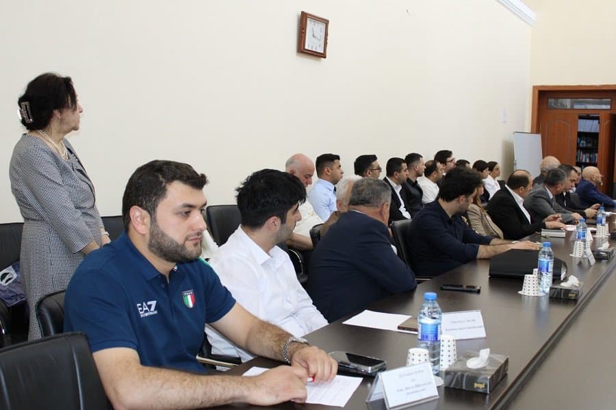 Elmi Şuranın iclası keçirilib 2