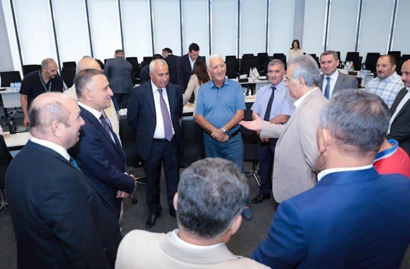 İqtisadiyyat İnstitutunun əməkdaşları Veysəloğlu Şirkətlər Qrupunun fəaliyyəti ilə tanış olublar 11