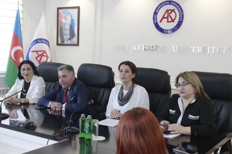 İqtisadiyyat İnstitutunun şöbə müdirləri Bakı Avrasiya Universitetində “Yoxsulluğun bütün formalarına hər yerdə son qoymaq” mövzusunda tədbirdə iştirak ediblər