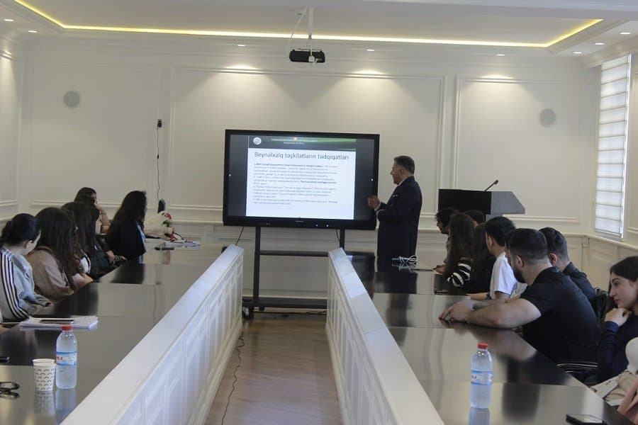 İqtisadiyyat İnstitutunun şöbə müdirləri Bakı Avrasiya Universitetində “Yoxsulluğun bütün formalarına hər yerdə son qoymaq” mövzusunda tədbirdə iştirak ediblər 2